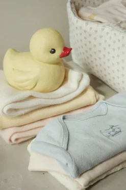 DUCK BATH TOY - straw